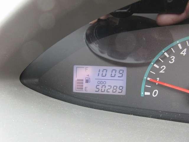 ベルタ Ｘ　ビジネスＢパッケージ　禁煙車　走行距離５０．３００キロ　純正前後コーナーセンサー　ウインカー付き電動格納ドアミラー　純正オーデイオ　キーレス　タイミングチェーン　ＡＢＳ　フロアマット　ドアバイザー（10枚目）