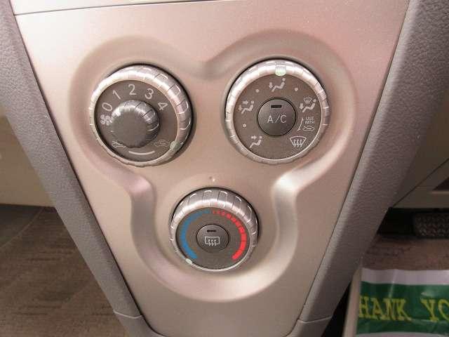 ベルタ Ｘ　ビジネスＢパッケージ　禁煙車　走行距離５０．３００キロ　純正前後コーナーセンサー　ウインカー付き電動格納ドアミラー　純正オーデイオ　キーレス　タイミングチェーン　ＡＢＳ　フロアマット　ドアバイザー（13枚目）