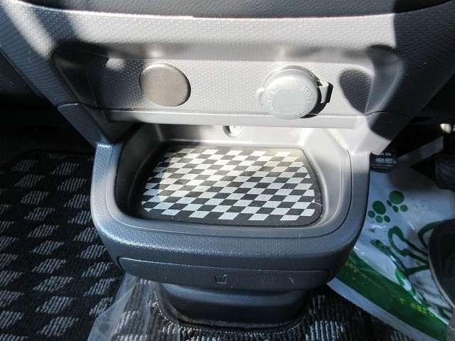 ソリオ ブラック＆ホワイトＩＩ　禁煙車　タイミングチェーン　ナビ／フルセグＴＶ／ＤＶＤ再生／ＣＤ録音／バックモニター　ＥＴＣ　パワースライドドア　プッシュスタート　スマートキー　純正フルエアロ／リアスポイラー／アルミ／フォグランプ（6枚目）