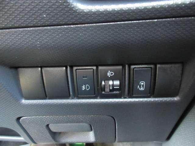 ソリオ ブラック＆ホワイトＩＩ　禁煙車　タイミングチェーン　ナビ／フルセグＴＶ／ＤＶＤ再生／ＣＤ録音／バックモニター　ＥＴＣ　パワースライドドア　プッシュスタート　スマートキー　純正フルエアロ／リアスポイラー／アルミ／フォグランプ（8枚目）