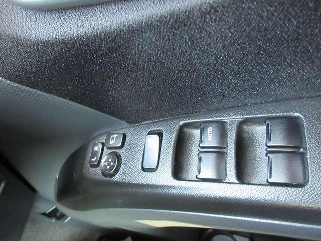 ソリオ ブラック＆ホワイトＩＩ　禁煙車　タイミングチェーン　ナビ／フルセグＴＶ／ＤＶＤ再生／ＣＤ録音／バックモニター　ＥＴＣ　パワースライドドア　プッシュスタート　スマートキー　純正フルエアロ／リアスポイラー／アルミ／フォグランプ（9枚目）