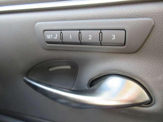 ＥＳ ＥＳ３００ｈ　バージョンＬ　サンルーフ　黒本革パワーシート　全席シートヒーター　走行距離３．７８０キロ　純正２．３型ナビ　全方位モニター　ブラインドスポットモニター　前後ドライブレコーダー　ステアリングヒーター　禁煙車（17枚目）