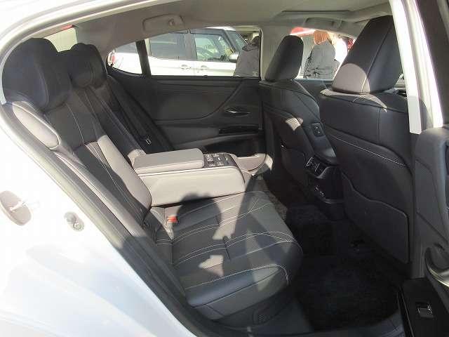 ＥＳ ＥＳ３００ｈ　バージョンＬ　サンルーフ　黒本革パワーシート　全席シートヒーター　走行距離３．７８０キロ　純正２．３型ナビ　全方位モニター　ブラインドスポットモニター　前後ドライブレコーダー　ステアリングヒーター　禁煙車（25枚目）