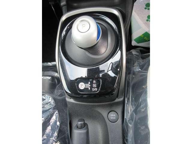 ノート e-パワー X 衝突被害軽減ブレーキ 禁煙車 エマージェンシーブレーキ インテリジェントキー プッシュスタート オートライト ウインカー付き電動格納ドアミラー 純正アルミ ETC UVカット/プライバシーガラス(15枚目)