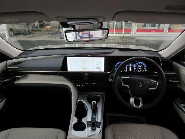 クラウンクロスオーバー Ｇアドバンスド・レザーパッケージ　トヨタセーフティセンス　本革エアーパワーシート　本革ハンドル／ステアリングヒーター　パワーバックドア　純正２１インチアルミ　純正１２．３型ナビ　全方位モニター　ヘッドアップディスプレイ　禁煙車（3枚目）