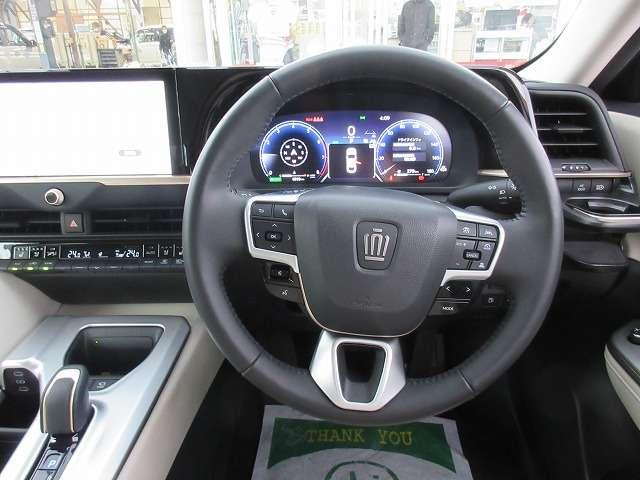 クラウンクロスオーバー Ｇアドバンスド・レザーパッケージ　トヨタセーフティセンス　本革エアーパワーシート　本革ハンドル／ステアリングヒーター　パワーバックドア　純正２１インチアルミ　純正１２．３型ナビ　全方位モニター　ヘッドアップディスプレイ　禁煙車（4枚目）