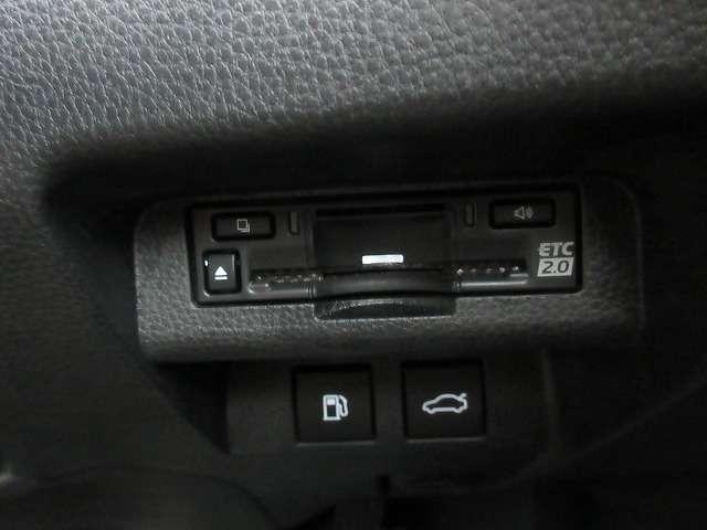 クラウンクロスオーバー Ｇアドバンスド・レザーパッケージ　トヨタセーフティセンス　本革エアーパワーシート　本革ハンドル／ステアリングヒーター　パワーバックドア　純正２１インチアルミ　純正１２．３型ナビ　全方位モニター　ヘッドアップディスプレイ　禁煙車（13枚目）