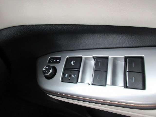 クラウンクロスオーバー Ｇアドバンスド・レザーパッケージ　トヨタセーフティセンス　本革エアーパワーシート　本革ハンドル／ステアリングヒーター　パワーバックドア　純正２１インチアルミ　純正１２．３型ナビ　全方位モニター　ヘッドアップディスプレイ　禁煙車（14枚目）