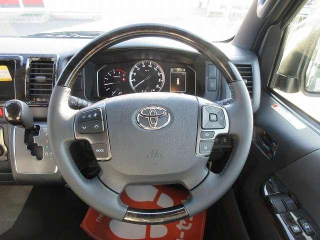 ハイエースバン スーパーＧＬ　ダークプライムＩＩ　ディーゼルターボ　寒冷地仕様　登録済未使用車　メーカーオプション／両側パワースライドドア／リアフォグ／純正１５インチアルミ／デジタルインナーミラー／フロントドアスカッフ　モデリスタＦスポデイライト付（3枚目）