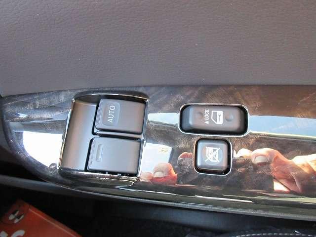 ハイエースバン スーパーＧＬ　ダークプライムＩＩ　ディーゼルターボ　寒冷地仕様　登録済未使用車　メーカーオプション／両側パワースライドドア／リアフォグ／純正１５インチアルミ／デジタルインナーミラー／フロントドアスカッフ　モデリスタＦスポデイライト付（8枚目）