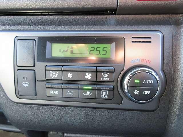 ハイエースバン スーパーＧＬ　ダークプライムＩＩ　ディーゼルターボ　寒冷地仕様　登録済未使用車　メーカーオプション／両側パワースライドドア／リアフォグ／純正１５インチアルミ／デジタルインナーミラー／フロントドアスカッフ　モデリスタＦスポデイライト付（11枚目）