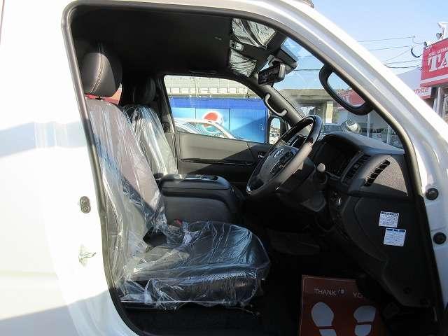 ハイエースバン スーパーＧＬ　ダークプライムＩＩ　ディーゼルターボ　寒冷地仕様　登録済未使用車　メーカーオプション／両側パワースライドドア／リアフォグ／純正１５インチアルミ／デジタルインナーミラー／フロントドアスカッフ　モデリスタＦスポデイライト付（15枚目）