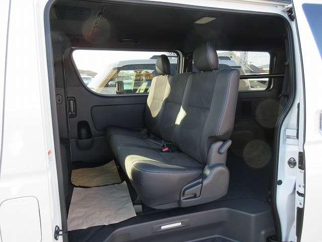 ハイエースバン スーパーＧＬ　ダークプライムＩＩ　ディーゼルターボ　寒冷地仕様　登録済未使用車　メーカーオプション／両側パワースライドドア／リアフォグ／純正１５インチアルミ／デジタルインナーミラー／フロントドアスカッフ　モデリスタＦスポデイライト付（16枚目）