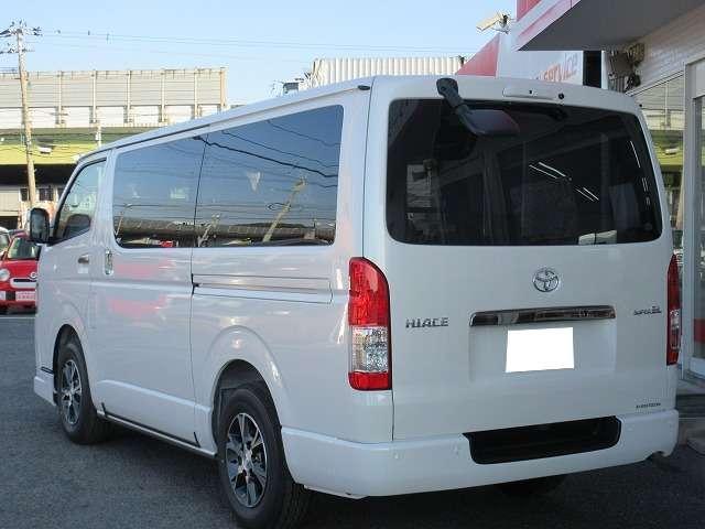 ハイエースバン スーパーＧＬ　ダークプライムＩＩ　ディーゼルターボ　寒冷地仕様　登録済未使用車　メーカーオプション／両側パワースライドドア／リアフォグ／純正１５インチアルミ／デジタルインナーミラー／フロントドアスカッフ　モデリスタＦスポデイライト付（20枚目）