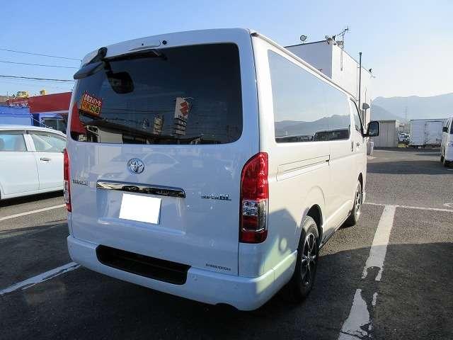 ハイエースバン スーパーＧＬ　ダークプライムＩＩ　ディーゼルターボ　寒冷地仕様　登録済未使用車　メーカーオプション／両側パワースライドドア／リアフォグ／純正１５インチアルミ／デジタルインナーミラー／フロントドアスカッフ　モデリスタＦスポデイライト付（21枚目）
