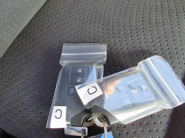 ハイエースバン スーパーＧＬ　ダークプライムＩＩ　ディーゼルターボ　寒冷地仕様　登録済未使用車　メーカーオプション／両側パワースライドドア／リアフォグ／純正１５インチアルミ／デジタルインナーミラー／フロントドアスカッフ　モデリスタＦスポデイライト付（25枚目）