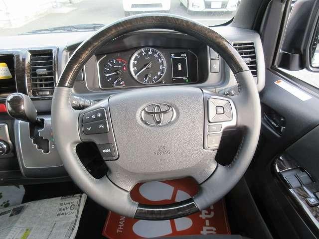 ハイエースバン スーパーＧＬ　ダークプライムＩＩ　ディ―ゼルターボ　寒冷地仕様　登録済未使用車　メーカーオプション／両側パワースライドドア／リアフォグ／純正１５インチアルミ／デジタルインナーミラー／フロントドアスカッフ　モデリスタＦスポデイライト付（4枚目）