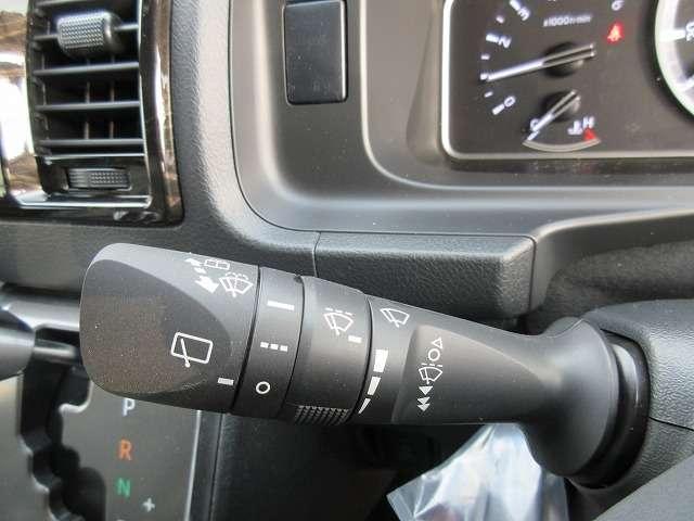 ハイエースバン スーパーＧＬ　ダークプライムＩＩ　ディ―ゼルターボ　寒冷地仕様　登録済未使用車　メーカーオプション／両側パワースライドドア／リアフォグ／純正１５インチアルミ／デジタルインナーミラー／フロントドアスカッフ　モデリスタＦスポデイライト付（12枚目）