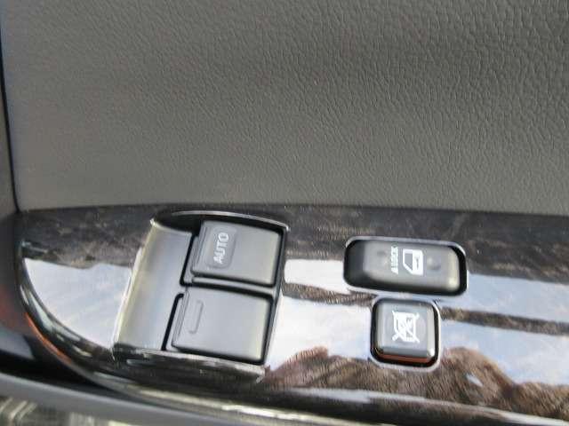 ハイエースバン スーパーＧＬ　ダークプライムＩＩ　ディ―ゼルターボ　寒冷地仕様　登録済未使用車　メーカーオプション／両側パワースライドドア／リアフォグ／純正１５インチアルミ／デジタルインナーミラー／フロントドアスカッフ　モデリスタＦスポデイライト付（17枚目）