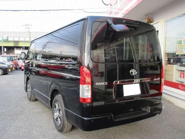 ハイエースバン スーパーＧＬ　ダークプライムＩＩ　ディ―ゼルターボ　寒冷地仕様　登録済未使用車　メーカーオプション／両側パワースライドドア／リアフォグ／純正１５インチアルミ／デジタルインナーミラー／フロントドアスカッフ　モデリスタＦスポデイライト付（20枚目）