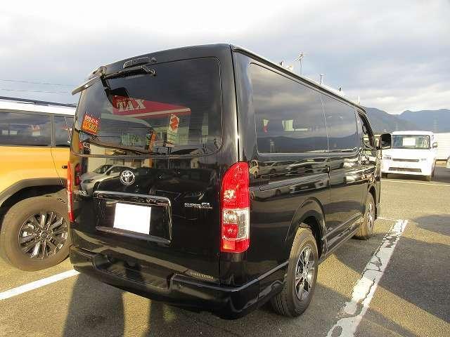 ハイエースバン スーパーＧＬ　ダークプライムＩＩ　ディ―ゼルターボ　寒冷地仕様　登録済未使用車　メーカーオプション／両側パワースライドドア／リアフォグ／純正１５インチアルミ／デジタルインナーミラー／フロントドアスカッフ　モデリスタＦスポデイライト付（21枚目）