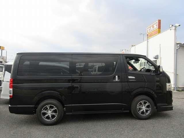 ハイエースバン スーパーＧＬ　ダークプライムＩＩ　ディ―ゼルターボ　寒冷地仕様　登録済未使用車　メーカーオプション／両側パワースライドドア／リアフォグ／純正１５インチアルミ／デジタルインナーミラー／フロントドアスカッフ　モデリスタＦスポデイライト付（22枚目）