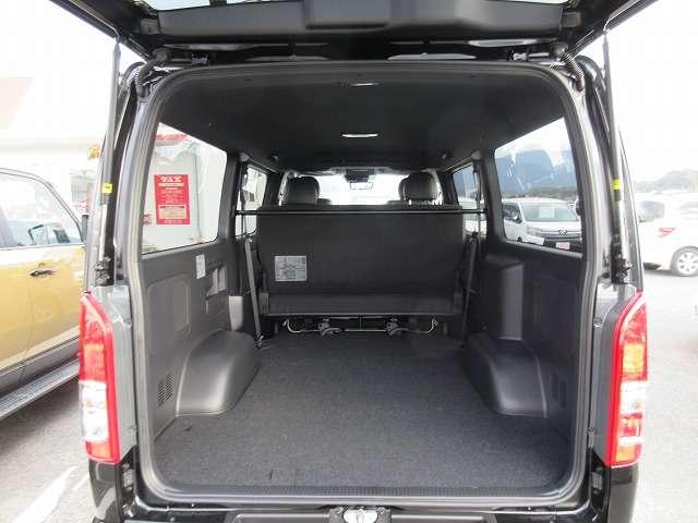 ハイエースバン スーパーＧＬ　ダークプライムＩＩ　ディ―ゼルターボ　寒冷地仕様　登録済未使用車　メーカーオプション／両側パワースライドドア／リアフォグ／純正１５インチアルミ／デジタルインナーミラー／フロントドアスカッフ　モデリスタＦスポデイライト付（24枚目）