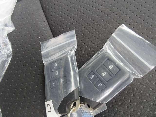 ハイエースバン スーパーＧＬ　ダークプライムＩＩ　ディ―ゼルターボ　寒冷地仕様　登録済未使用車　メーカーオプション／両側パワースライドドア／リアフォグ／純正１５インチアルミ／デジタルインナーミラー／フロントドアスカッフ　モデリスタＦスポデイライト付（26枚目）