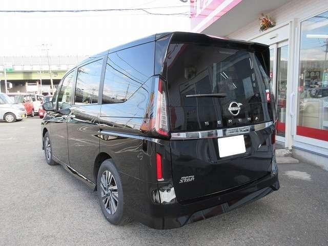 セレナ ハイウェイスターＶ　プロパイロット　禁煙車　走行距離４．６００キロ　新車メーカー保証継承　衝突被害軽減ブレーキ　両側ハンズフリーパワースライドドア　ドライブレコーダー　ナビ／Ｂｌｕｅｔｏｏｔｈ／バックモニター　ＥＴＣ（4枚目）