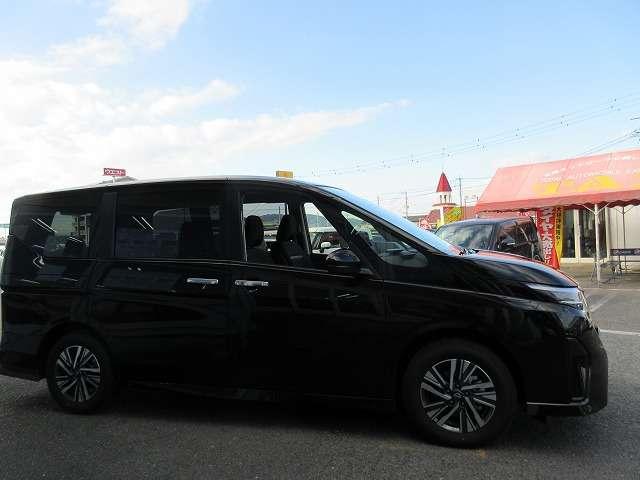 セレナ ハイウェイスターＶ　プロパイロット　禁煙車　走行距離４．６００キロ　新車メーカー保証継承　衝突被害軽減ブレーキ　両側ハンズフリーパワースライドドア　ドライブレコーダー　ナビ／Ｂｌｕｅｔｏｏｔｈ／バックモニター　ＥＴＣ（6枚目）