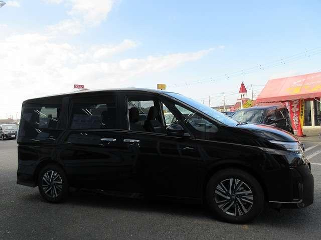 セレナ ハイウェイスターＶ　プロパイロット　禁煙車　走行距離４．６００キロ　新車メーカー保証継承　衝突被害軽減ブレーキ　両側ハンズフリーパワースライドドア　ドライブレコーダー　ナビ／Ｂｌｕｅｔｏｏｔｈ／バックモニター　ＥＴＣ（7枚目）