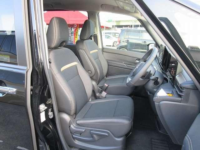 セレナ ハイウェイスターＶ　プロパイロット　禁煙車　走行距離４．６００キロ　新車メーカー保証継承　衝突被害軽減ブレーキ　両側ハンズフリーパワースライドドア　ドライブレコーダー　ナビ／Ｂｌｕｅｔｏｏｔｈ／バックモニター　ＥＴＣ（25枚目）