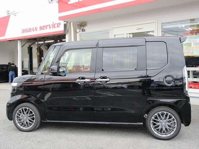 Ｎ－ＢＯＸカスタム ベースグレード　ホンダセンシング　走行距離１１．１００キロ　禁煙車　衝突被害軽減ブレーキ　新車メーカー保証継承　シートヒーター　１１型ディスプレイオーデイオ　バックカメラ　ＥＴＣ　パワースライドドア　ＬＥＤライト（3枚目）