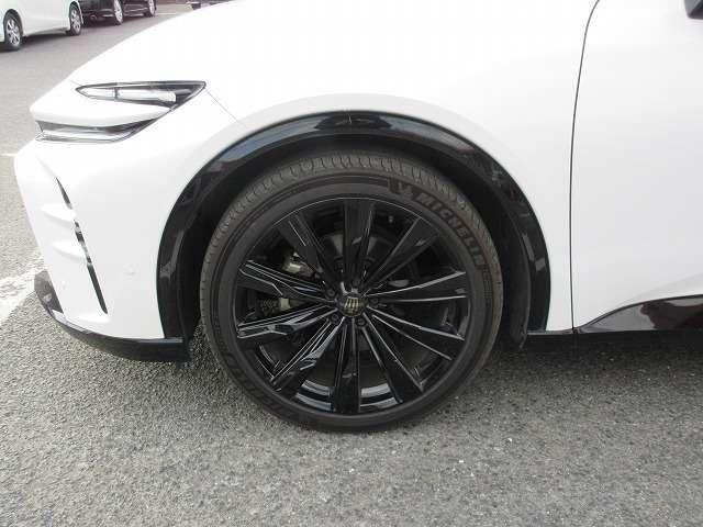 クラウンスポーツ Z ハイブリッド 走行距離14.770キロ 新車メーカー保証継承 ムーンルーフ 黒本革エアーパワーシート パワーバックドア パノラミックビューモニター 純正12.3型ナビ/フルセグTV ハンドルヒーター(33枚目)