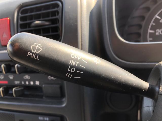 キャリイトラック KCパワステ 4WD 5速ミッション ワンオーナー/禁煙車 タイミングチェーン 三方開 純正AM/FMラジオ ヘッドライトレベライザー(4枚目)