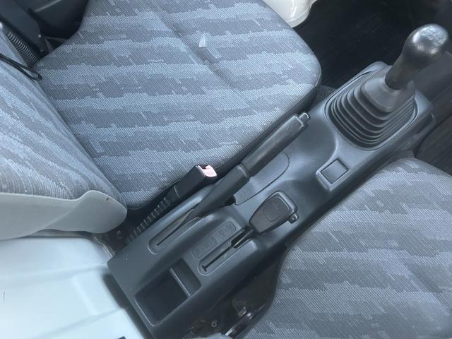 キャリイトラック KCパワステ 4WD 5速ミッション ワンオーナー/禁煙車 タイミングチェーン 三方開 純正AM/FMラジオ ヘッドライトレベライザー(8枚目)