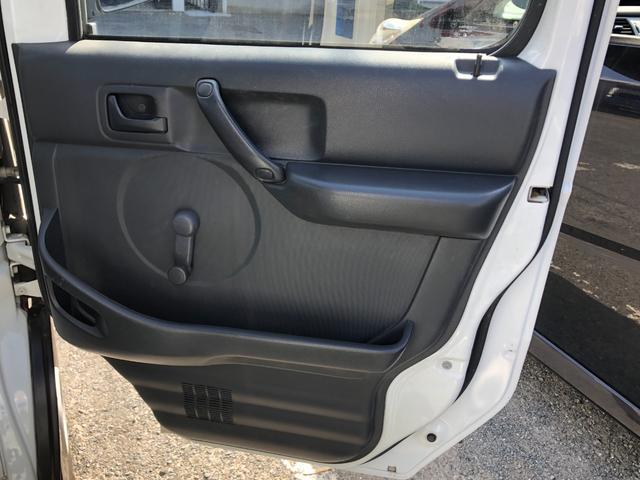 キャリイトラック KCパワステ 4WD 5速ミッション ワンオーナー/禁煙車 タイミングチェーン 三方開 純正AM/FMラジオ ヘッドライトレベライザー(11枚目)