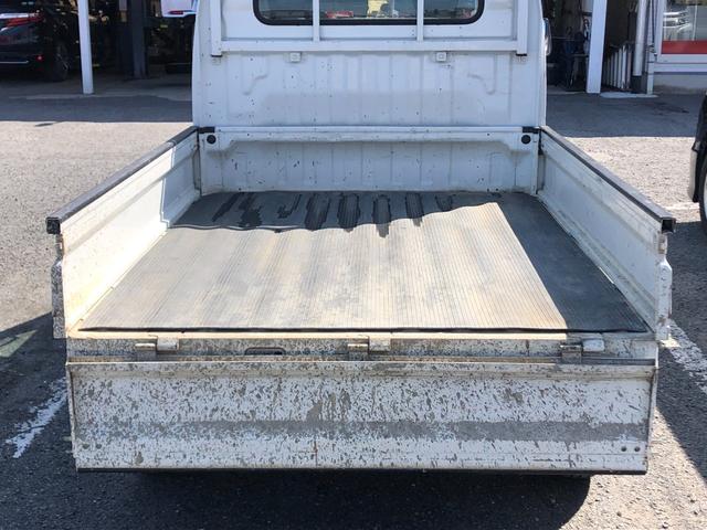 キャリイトラック KCパワステ 4WD 5速ミッション ワンオーナー/禁煙車 タイミングチェーン 三方開 純正AM/FMラジオ ヘッドライトレベライザー(17枚目)