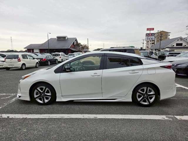 プリウス Sセーフティプラス ツートーン トヨタセーフティセンス モデリスタエアロ 純正17インチアルミ 純正9型ナビ/フルセグTV/DVD再生/CD録音/Bluetooth/バックモニター 純正ドライブレコーダー ワンオーナー/禁煙車(3枚目)