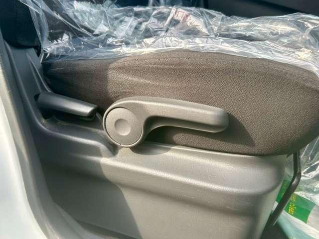 �^�]�Ȃ͍����̒������\���@�^�]�҂��������肵���Ƃ���A�V�[�g�ʒu���Ⴉ�����荂�������肵���ۂɁA�����̍D���Ȉʒu�Ɏ蓮�ŏグ�������邱�Ƃ��o���܂���