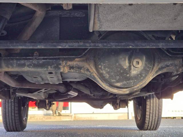 ジムニー ワイルドウインド 後期型 5速ミッション パートタイム4WD タイミングチェーン シートヒーター 革巻きハンドル 背面タイヤ/ハードカバー 電動格納ドアミラー エアコン パワステ パワーウインドウ(10枚目)