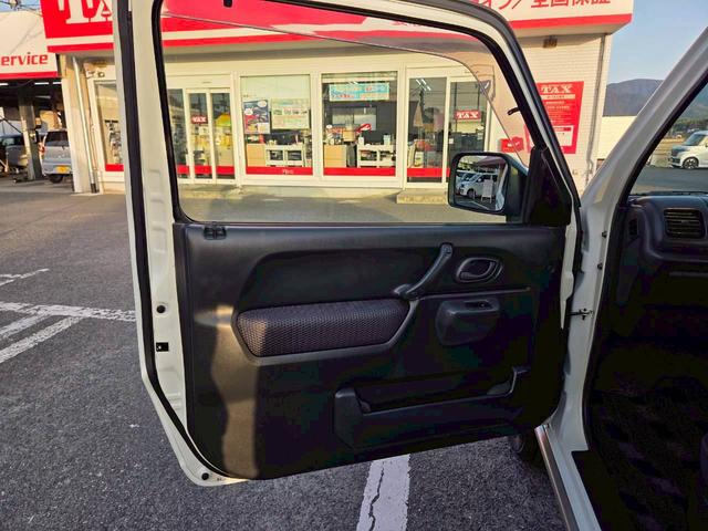 ジムニー ワイルドウインド 後期型 5速ミッション パートタイム4WD タイミングチェーン シートヒーター 革巻きハンドル 背面タイヤ/ハードカバー 電動格納ドアミラー エアコン パワステ パワーウインドウ(17枚目)