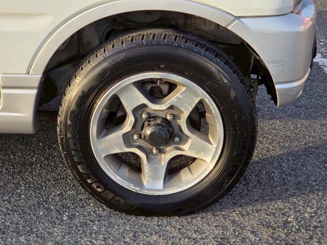 ジムニー ワイルドウインド 後期型 5速ミッション パートタイム4WD タイミングチェーン シートヒーター 革巻きハンドル 背面タイヤ/ハードカバー 電動格納ドアミラー エアコン パワステ パワーウインドウ(24枚目)