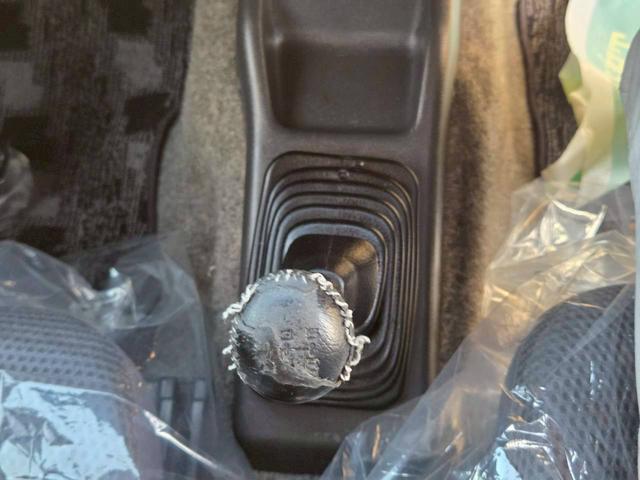 ジムニー ワイルドウインド 後期型 5速ミッション パートタイム4WD タイミングチェーン シートヒーター 革巻きハンドル 背面タイヤ/ハードカバー 電動格納ドアミラー エアコン パワステ パワーウインドウ(40枚目)