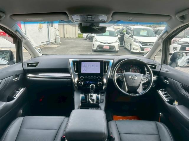 アルファード ２．５Ｓ　Ｃパッケージ　７人乗り　車検２年　エグゼクティブパワーシート　黒革調エアーシート　シートヒーター　ハンドルヒーター　デジタルインナーミラー　純正１２．１型フリップダウンモニター　純正９型ナビ　３眼ＬＥＤオートライト（3枚目）
