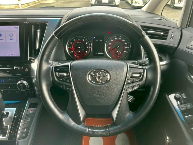 アルファード ２．５Ｓ　Ｃパッケージ　７人乗り　車検２年　エグゼクティブパワーシート　黒革調エアーシート　シートヒーター　ハンドルヒーター　デジタルインナーミラー　純正１２．１型フリップダウンモニター　純正９型ナビ　３眼ＬＥＤオートライト（6枚目）