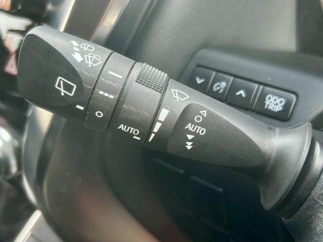 アルファード ２．５Ｓ　Ｃパッケージ　７人乗り　車検２年　エグゼクティブパワーシート　黒革調エアーシート　シートヒーター　ハンドルヒーター　デジタルインナーミラー　純正１２．１型フリップダウンモニター　純正９型ナビ　３眼ＬＥＤオートライト（9枚目）