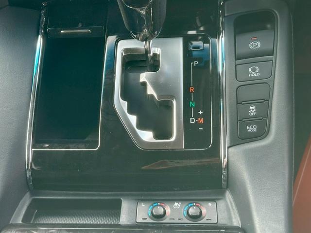 アルファード ２．５Ｓ　Ｃパッケージ　７人乗り　車検２年　エグゼクティブパワーシート　黒革調エアーシート　シートヒーター　ハンドルヒーター　デジタルインナーミラー　純正１２．１型フリップダウンモニター　純正９型ナビ　３眼ＬＥＤオートライト（15枚目）