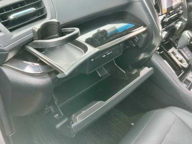 アルファード ２．５Ｓ　Ｃパッケージ　７人乗り　車検２年　エグゼクティブパワーシート　黒革調エアーシート　シートヒーター　ハンドルヒーター　デジタルインナーミラー　純正１２．１型フリップダウンモニター　純正９型ナビ　３眼ＬＥＤオートライト（22枚目）