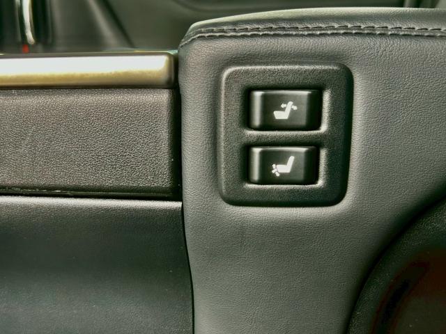 アルファード ２．５Ｓ　Ｃパッケージ　７人乗り　車検２年　エグゼクティブパワーシート　黒革調エアーシート　シートヒーター　ハンドルヒーター　デジタルインナーミラー　純正１２．１型フリップダウンモニター　純正９型ナビ　３眼ＬＥＤオートライト（25枚目）
